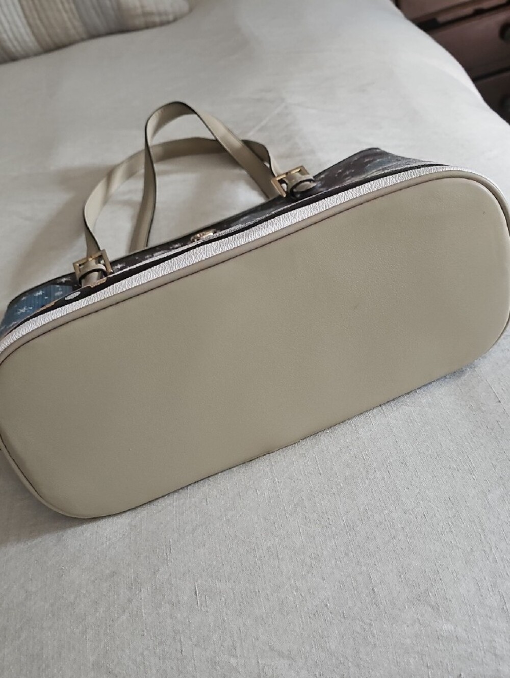 Giani Bernini Beige-Trim Holiday City Scene Tote - Picture 5 of 13